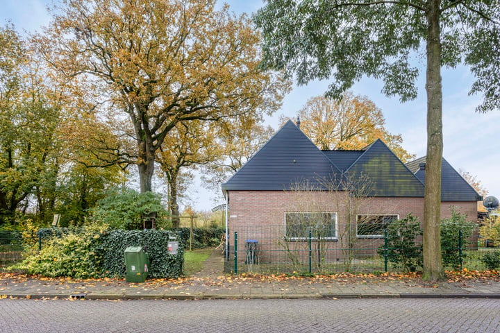 Bekijk foto 1 van Comm d Vos v Steenwijklaan 74