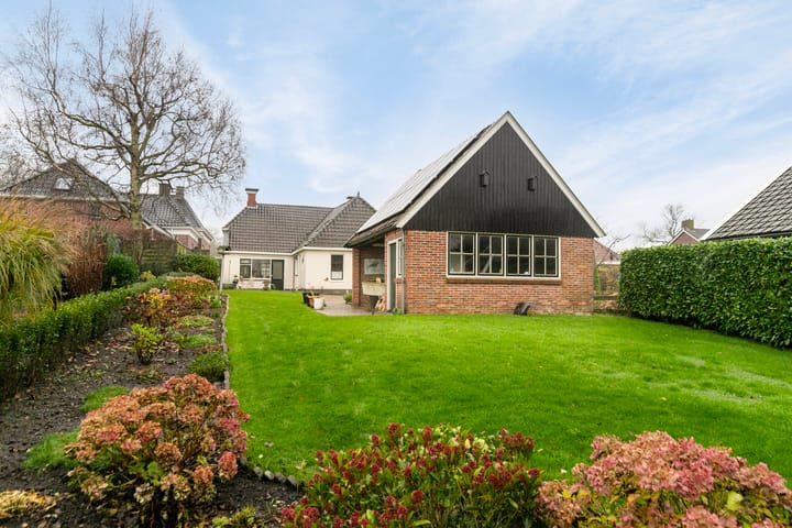 Photo 40 of Hoofdstraat 7