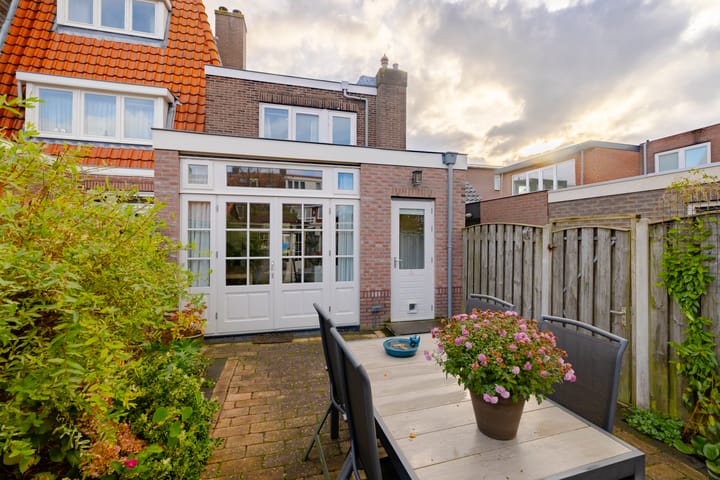 Foto 24 van Van 't Hoffstraat 1