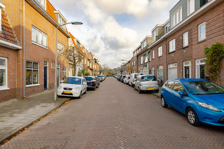 Bekijk foto 32 van Van 't Hoffstraat 1