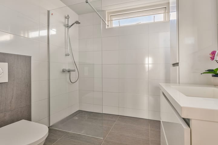 Foto 16 van Veenweidestraat 64