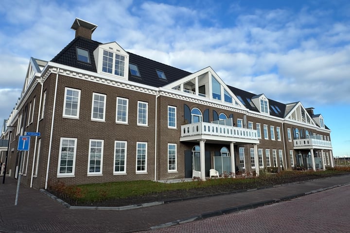 View photo 1 of Arsenaal 29