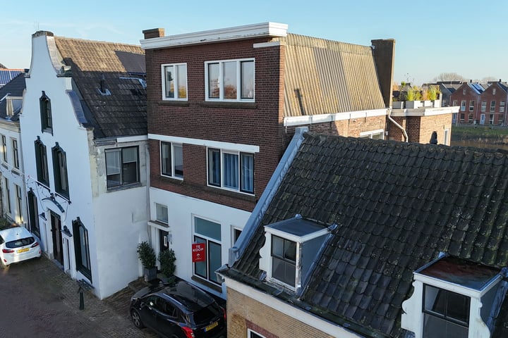 View photo 1 of Dorpsstraat 8