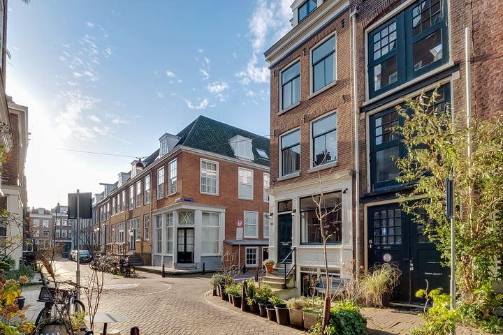 View photo 2 of Noorderdwarsstraat 20