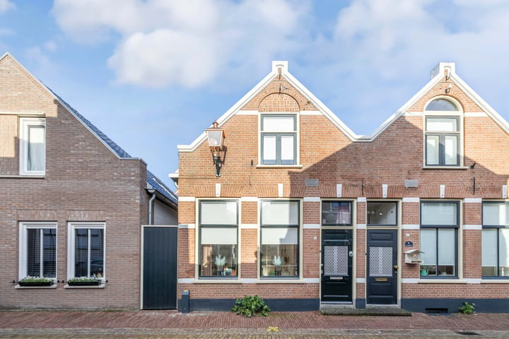 Bekijk foto 1 van Kerkstraat 19