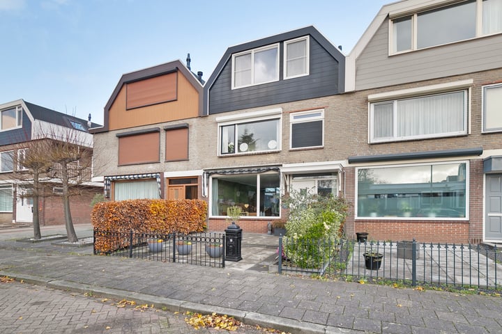 Bekijk foto 32 van Roodenburgstraat 10