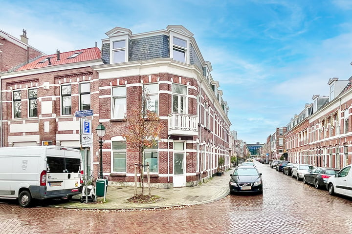 Bekijk foto 1 van Dirk Hoogenraadstraat 80