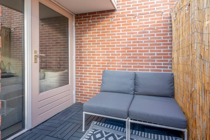 View photo 14 of Woudrichemstraat 25