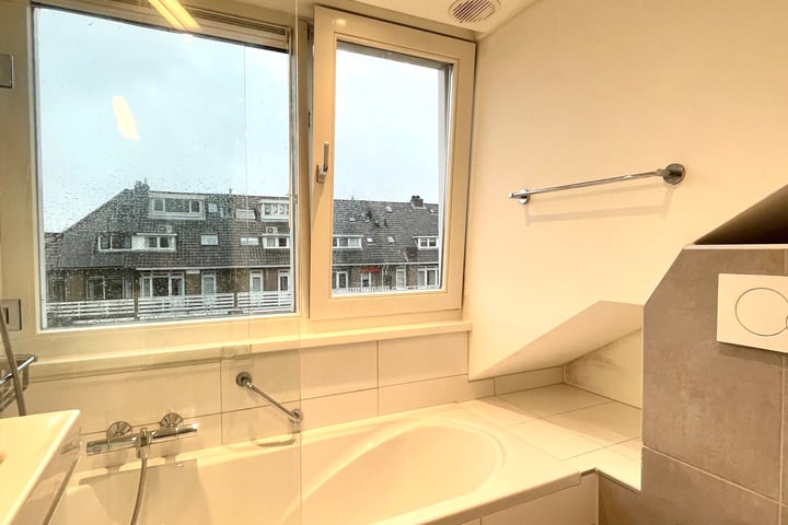 Bekijk foto 32 van Breedveldsingel 26