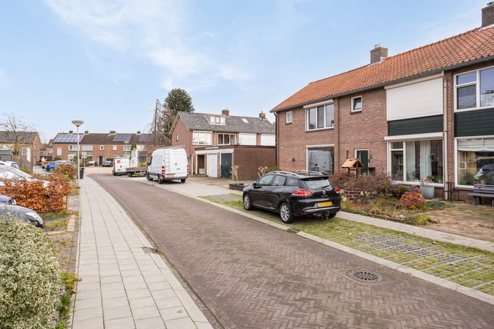 Bekijk foto 38 van Leeuwerikstraat 40