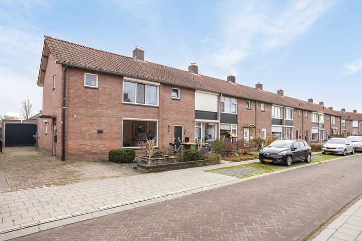 Bekijk foto 39 van Leeuwerikstraat 40