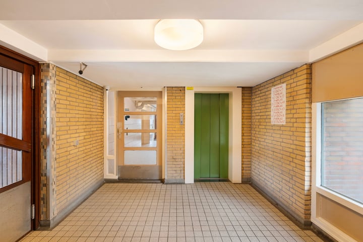 View photo 9 of van Baerlestraat 19