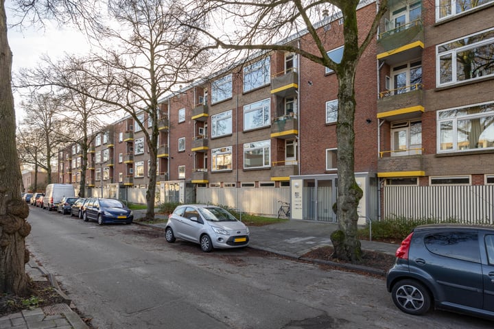 Bekijk foto 32 van De Genestetstraat 15