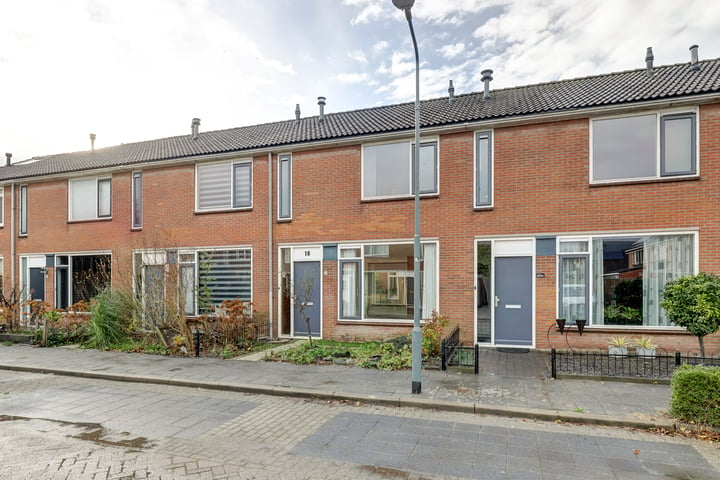 Bekijk foto 1 van De Wolfstraat 18