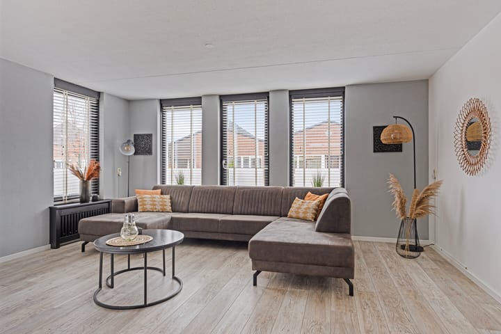 Foto 2 van Burg.van Banningstraat 12