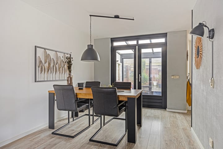 Foto 3 van Burg.van Banningstraat 12