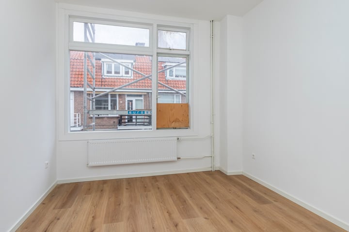 Bekijk foto 18 van Van Koetsveldstraat 42