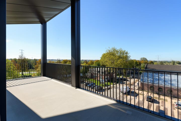 Foto 7 van E.J. Ruijgplein 56