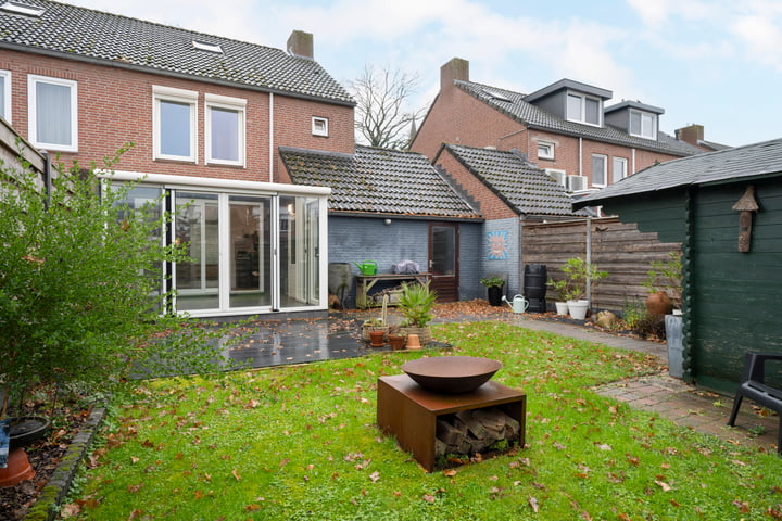 Bekijk foto 32 van Pastoor Weltersstraat 32