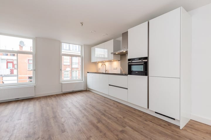 Photo 4 of Daniël Stalpertstraat 42-3