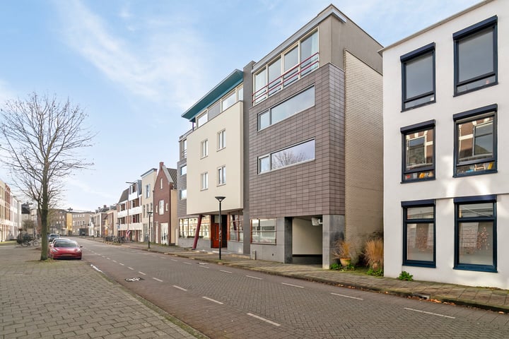 View photo 2 of Bergstraat 30-C