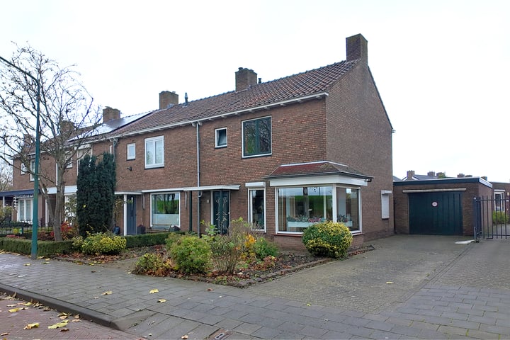 Bekijk foto 1 van Oranjestraat 6