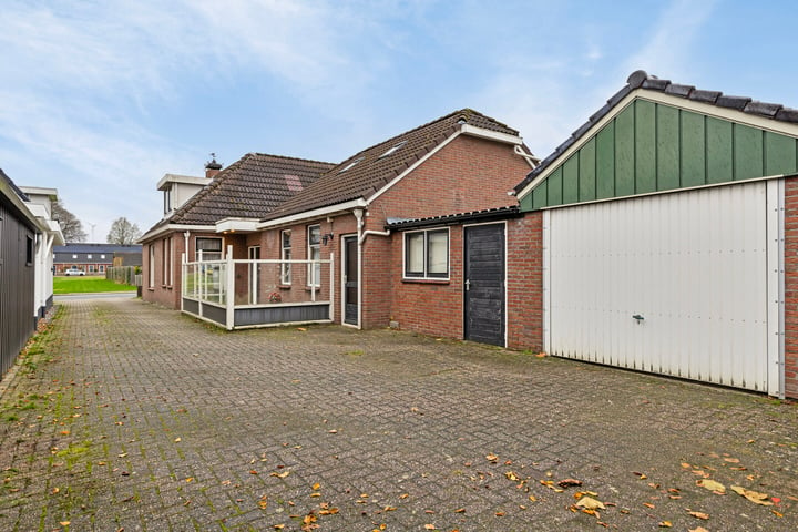 Bekijk foto 32 van Badstraat 1