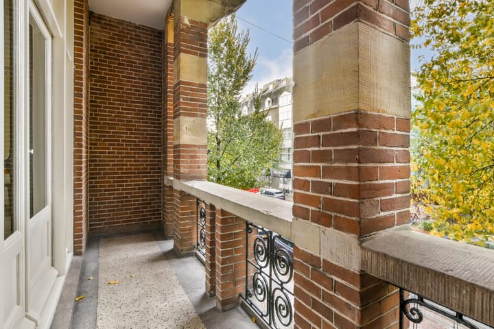 Photo 8 of De Lairessestraat 104-1