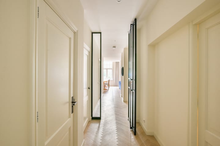 Photo 15 of De Lairessestraat 104-1