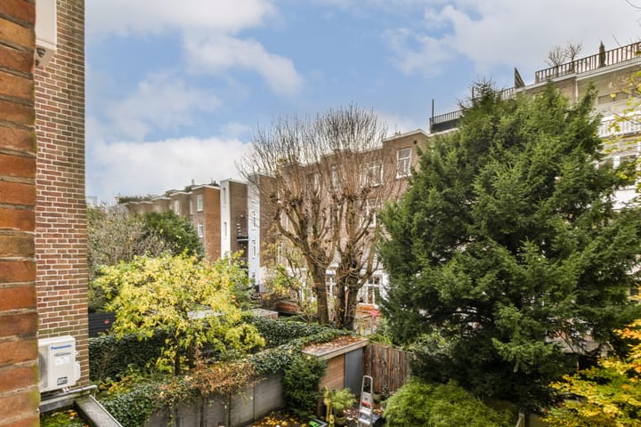 Photo 22 of De Lairessestraat 104-1