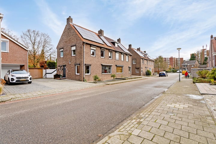 View photo 2 of Sint Hubertusstraat 27