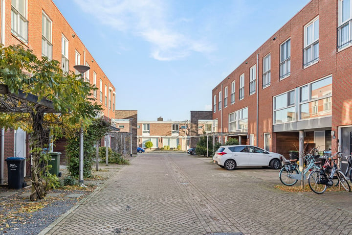 Bekijk foto 37 van van der Duyn van Maasdamstraat 81