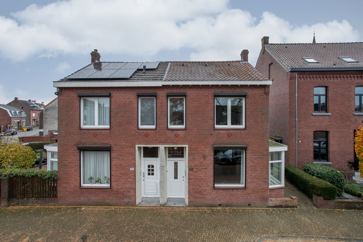 View photo 1 of Beekstraat 20