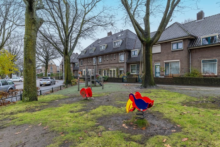 Bekijk foto 20 van Koninginnelaan 10