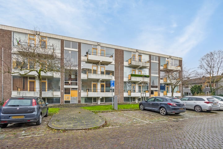 View photo 1 of Zoutmanstraat 34