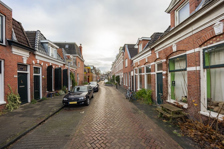 View photo 45 of Plantsoenstraat 25