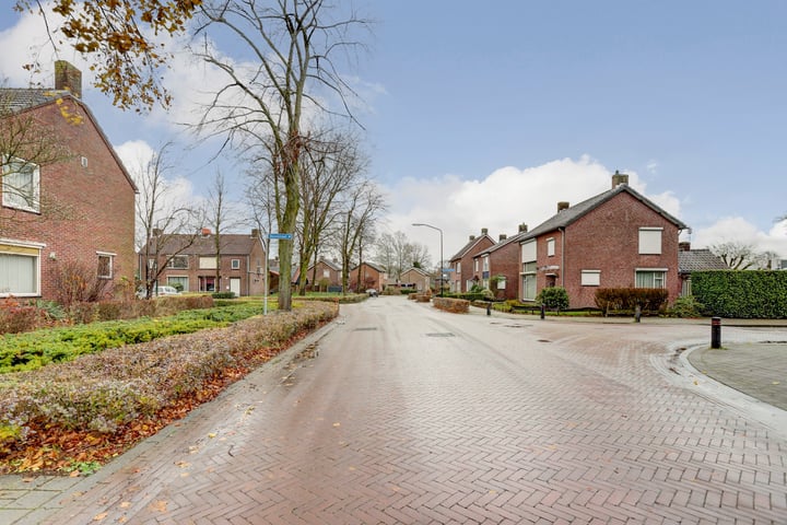 View photo 41 of Leeuweriklaan 17