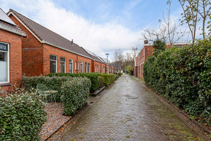 View photo 38 of Looxmastraat 25