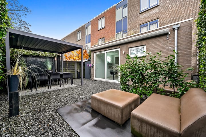 Foto 2 van Charlotte de Bourbonstraat 102