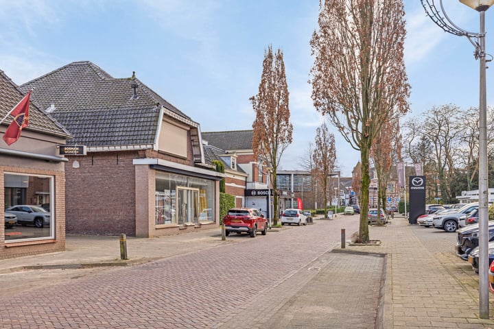 Bekijk foto 50 van Spoorstraat 14