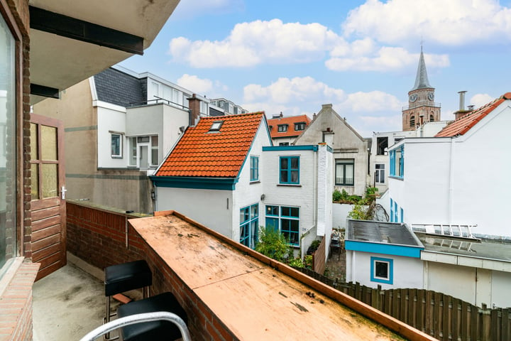 View photo 15 of Zeeruststraat 210