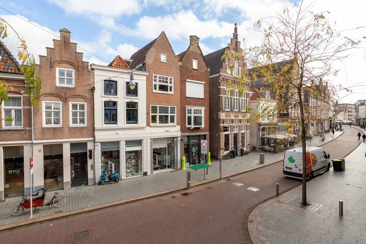 Bekijk foto 1 van Bovenwoning Orthenstraat 11-13 A