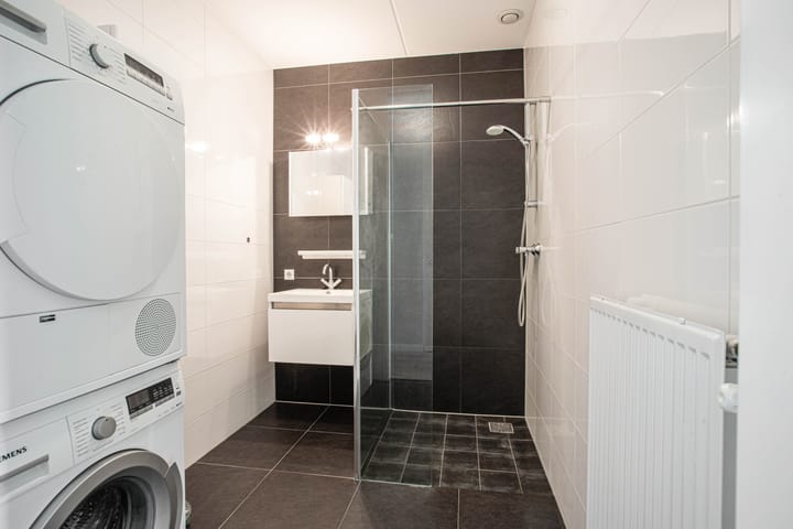 Photo 18 of Van der Hulststraat 24