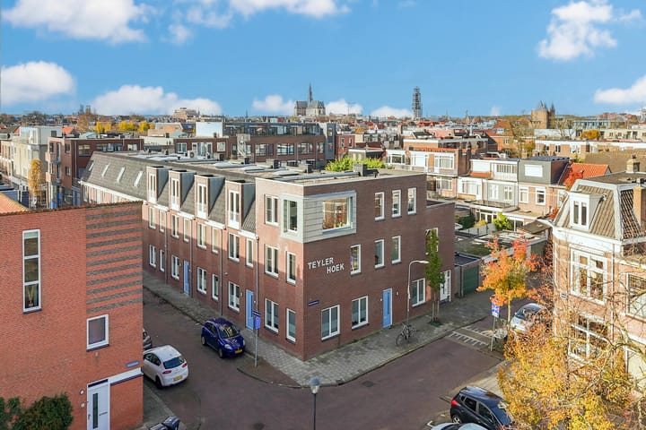 Photo 25 of Van der Hulststraat 24