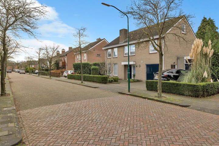 Photo 6 of Barthold van Heesselstraat 14