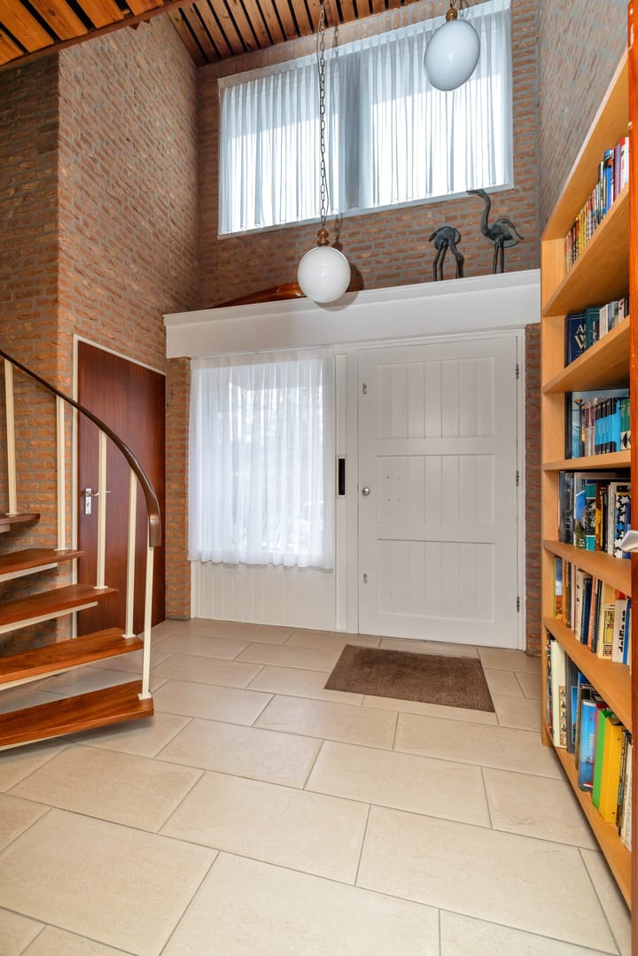 Photo 10 of Barthold van Heesselstraat 14