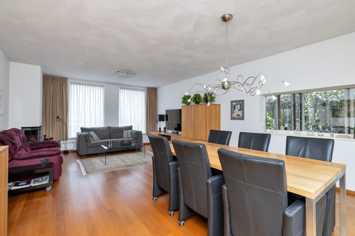 Photo 2 of Barthold van Heesselstraat 14