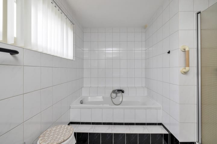 Photo 30 of Barthold van Heesselstraat 14