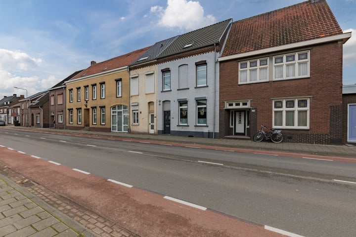 View photo 2 of Peijerstraat 140