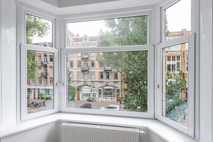 Bekijk foto 2 van Bilderdijkstraat 144-2